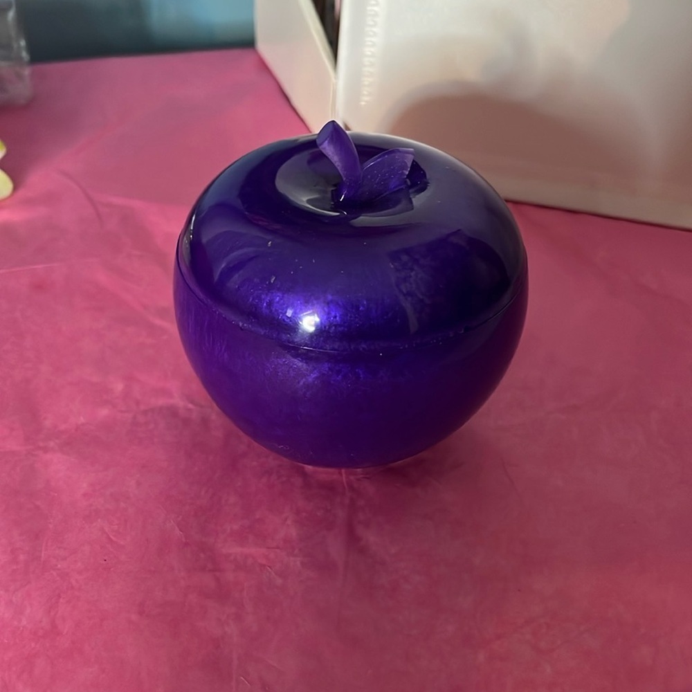 Handmade Apple-Shaped Jars - Picture 5 of 6
